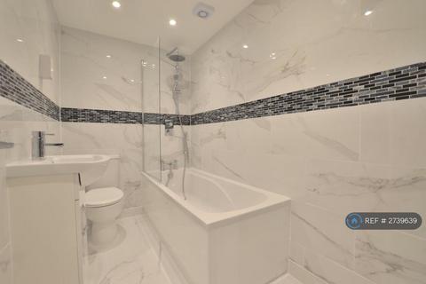 3 bedroom flat to rent, Croydon Road, Reigate, RH2