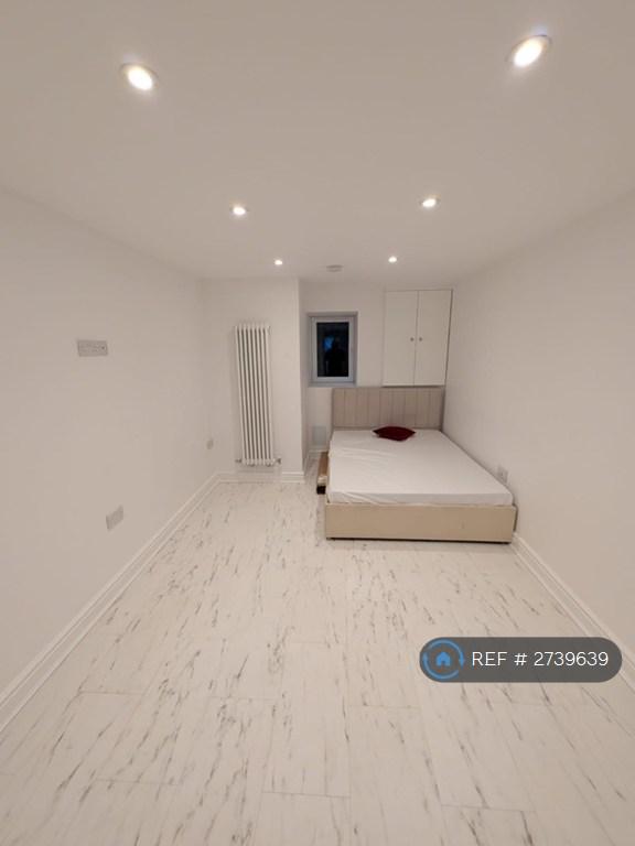 2nd Large Bedroom