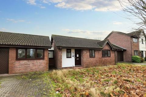 2 bedroom bungalow for sale, Broomehouse Avenue, Irlam, M44