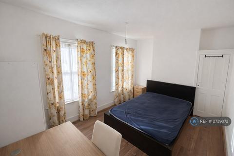 4 bedroom terraced house to rent, Moore Street, Northampton, NN2