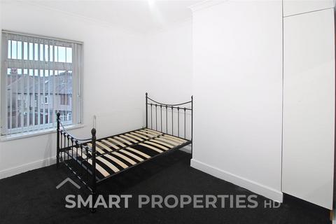 3 bedroom terraced house to rent, Fenton Road, Huddersfield HD1