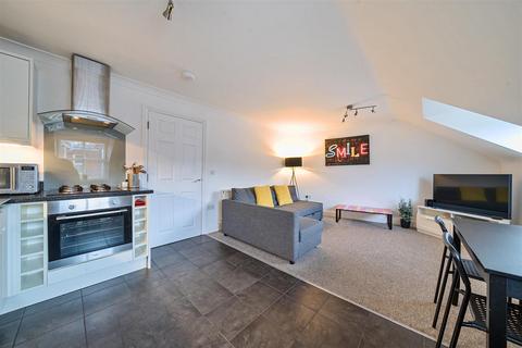 2 bedroom apartment for sale, East Court, Kings Road East