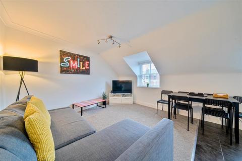 2 bedroom apartment for sale, East Court, Kings Road East