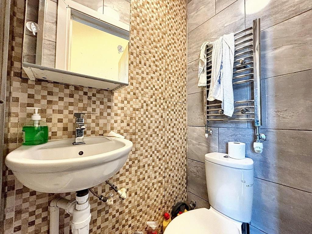 Bright, modern bathroom with contemporary tiled...