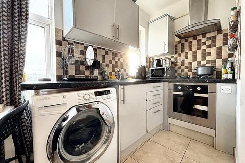 2 bedroom flat to rent, FFF City Road, Bristol BS2