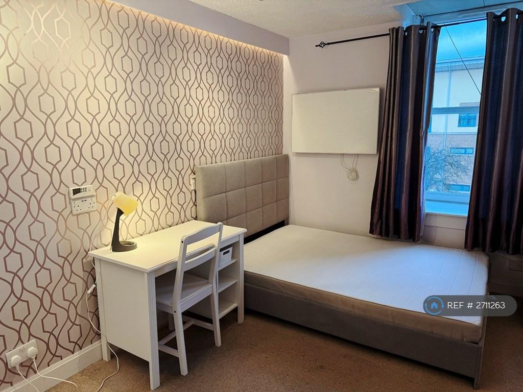 Bedroom 2 - Double Room With Desk