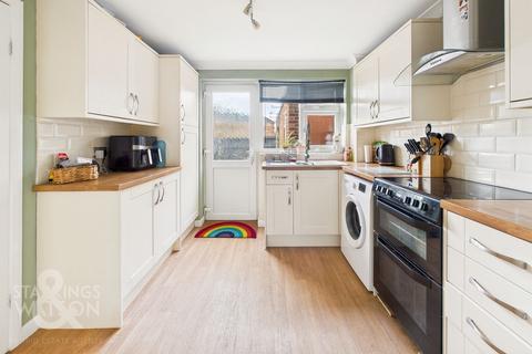 3 bedroom end of terrace house for sale, St. Marys Drive, Diss