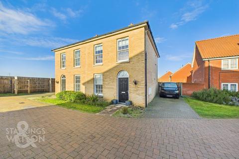 3 bedroom semi-detached house for sale, Oak Avenue, Norwich NR14