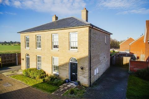 3 bedroom semi-detached house for sale, Oak Avenue, Norwich NR14