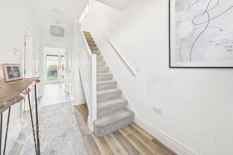 3 bedroom semi-detached house for sale, Oak Avenue, Norwich NR14