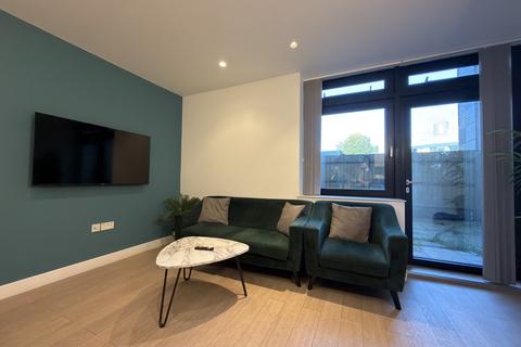 2 bedroom ground floor flat to rent, Harlequin Avenue