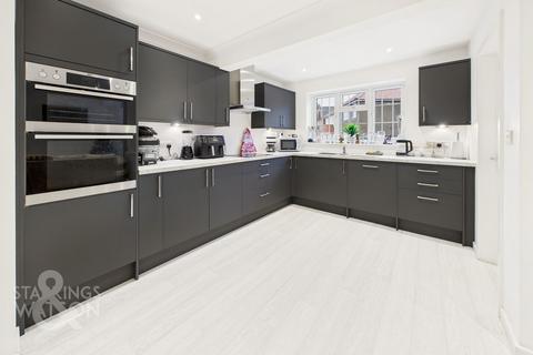 4 bedroom detached house for sale, Witney Green, Lowestoft