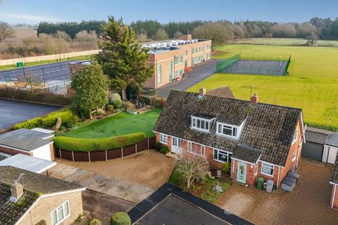 4 bedroom semi-detached house for sale - Manor Ridge, Blofield, Norwich
