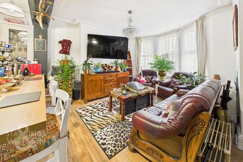 4 bedroom terraced house for sale, Deneside, Great Yarmouth