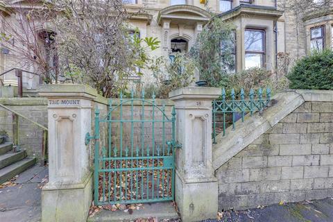 4 bedroom terraced house for sale, Piccadilly Road, Burnley, Lancashire