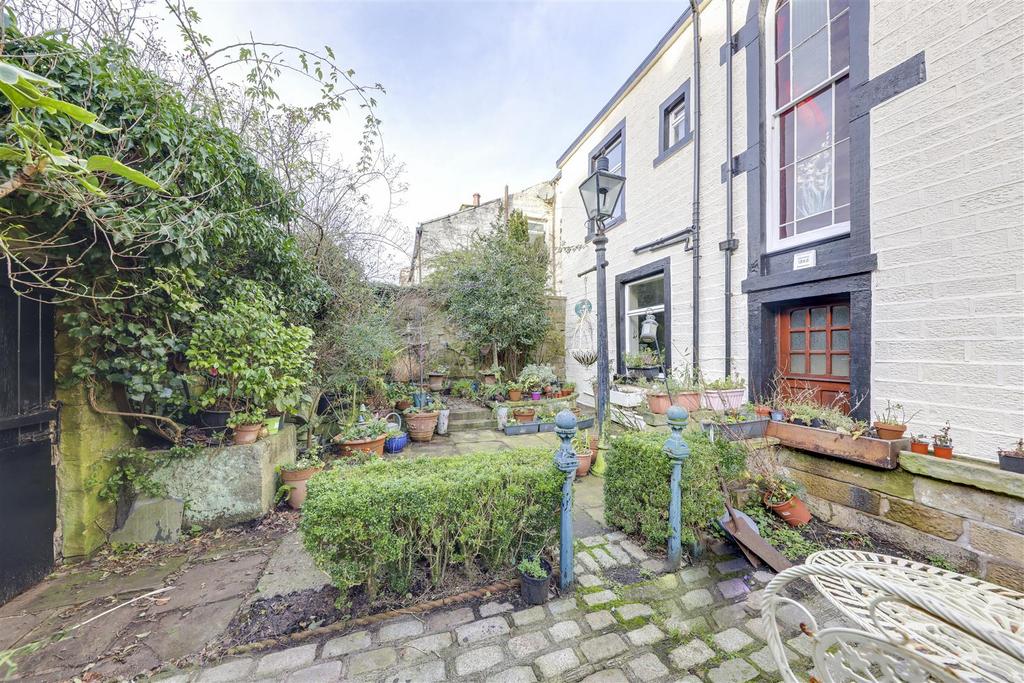 Courtyard Alt