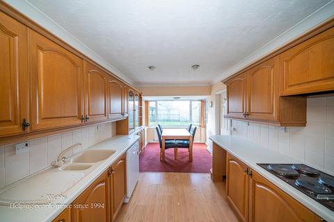 3 bedroom detached bungalow for sale, Lambourn Close, Bloxwich, Walsall WS3