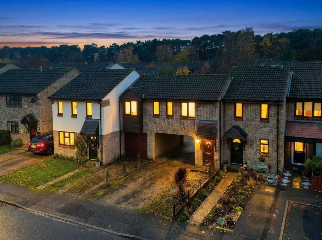 Chisbury Close