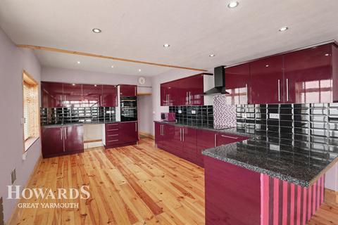 3 bedroom end of terrace house for sale, Northgate Street, Great Yarmouth