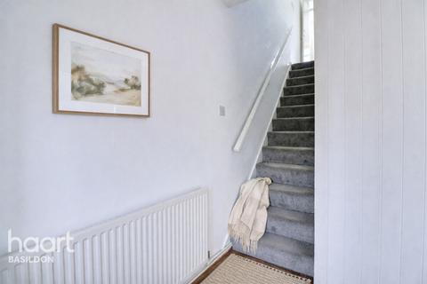 3 bedroom terraced house for sale, Markhams Chase, Basildon