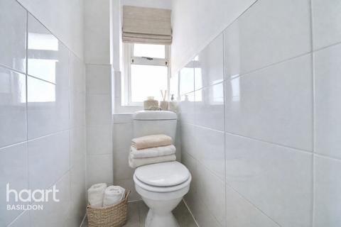 3 bedroom terraced house for sale, Markhams Chase, Basildon