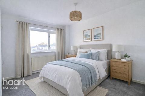 3 bedroom terraced house for sale, Markhams Chase, Basildon