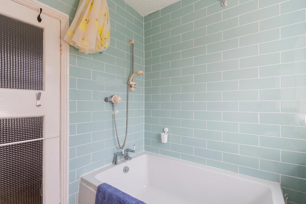 1 F7 A0 HD - Bathroom B.jpg