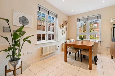3 bedroom house for sale, Arcadian Place, London