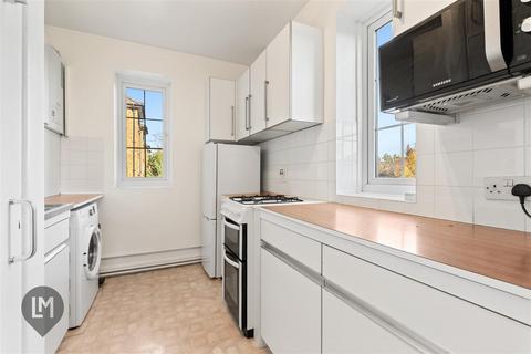 3 bedroom flat for sale, Merton Road, London
