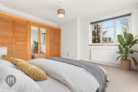 3 bedroom flat for sale, Merton Road, London