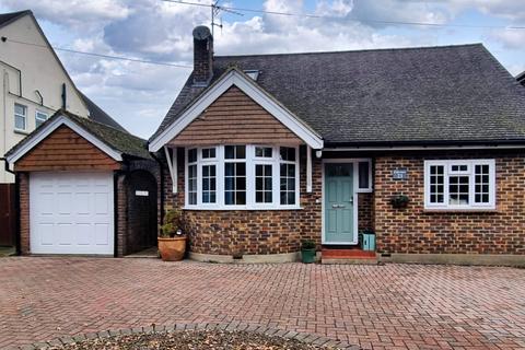 3 bedroom bungalow for sale - Hookwood, Horley, Surrey, RH6