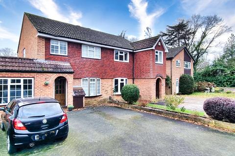 4 bedroom semi-detached house for sale - Horley, Surrey, RH6