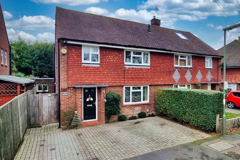 3 bedroom semi-detached house for sale - Horley, Surrey, RH6