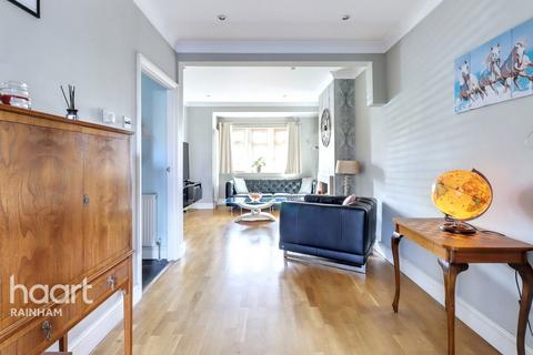 3 bedroom end of terrace house for sale, Dagenham Road, Rainham, RM13 7TA