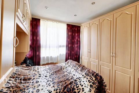 3 bedroom flat for sale, Carlton Grove, London