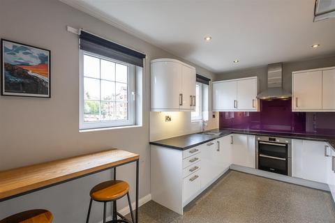 3 bedroom end of terrace house to rent, Dobson Crescent, St. Peters Basin, Newcastle upon Tyne