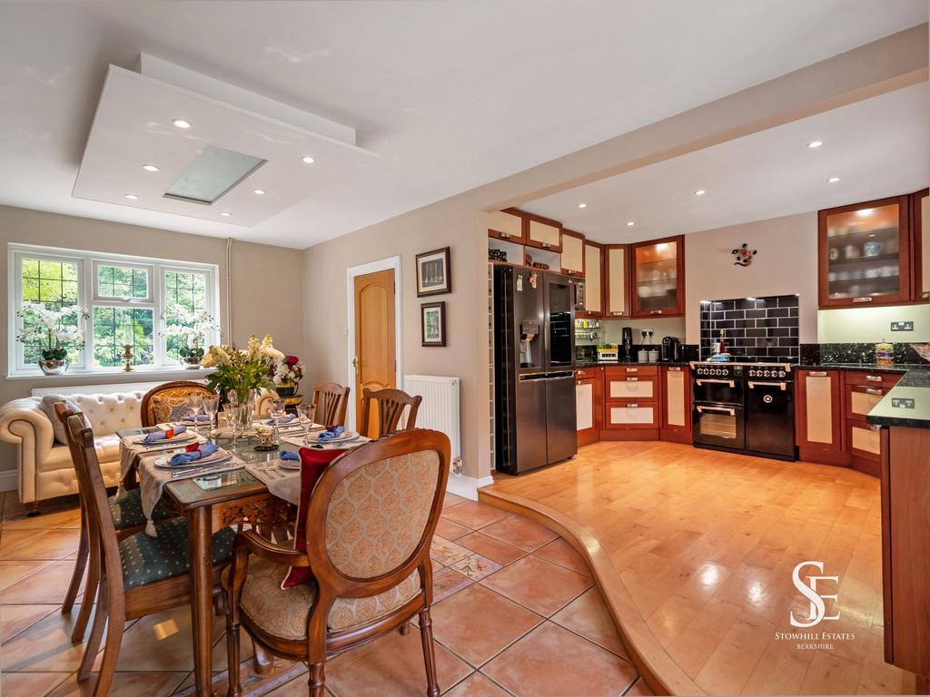 Dining Area to Kitchen
