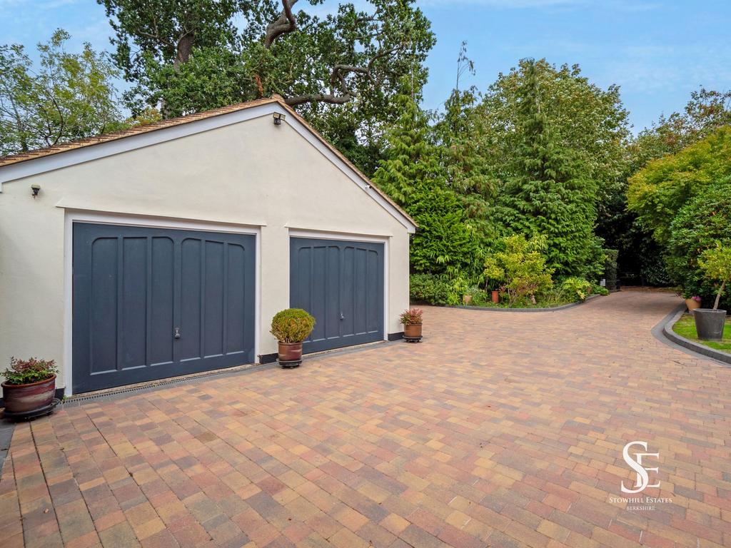 Detached Double Garage