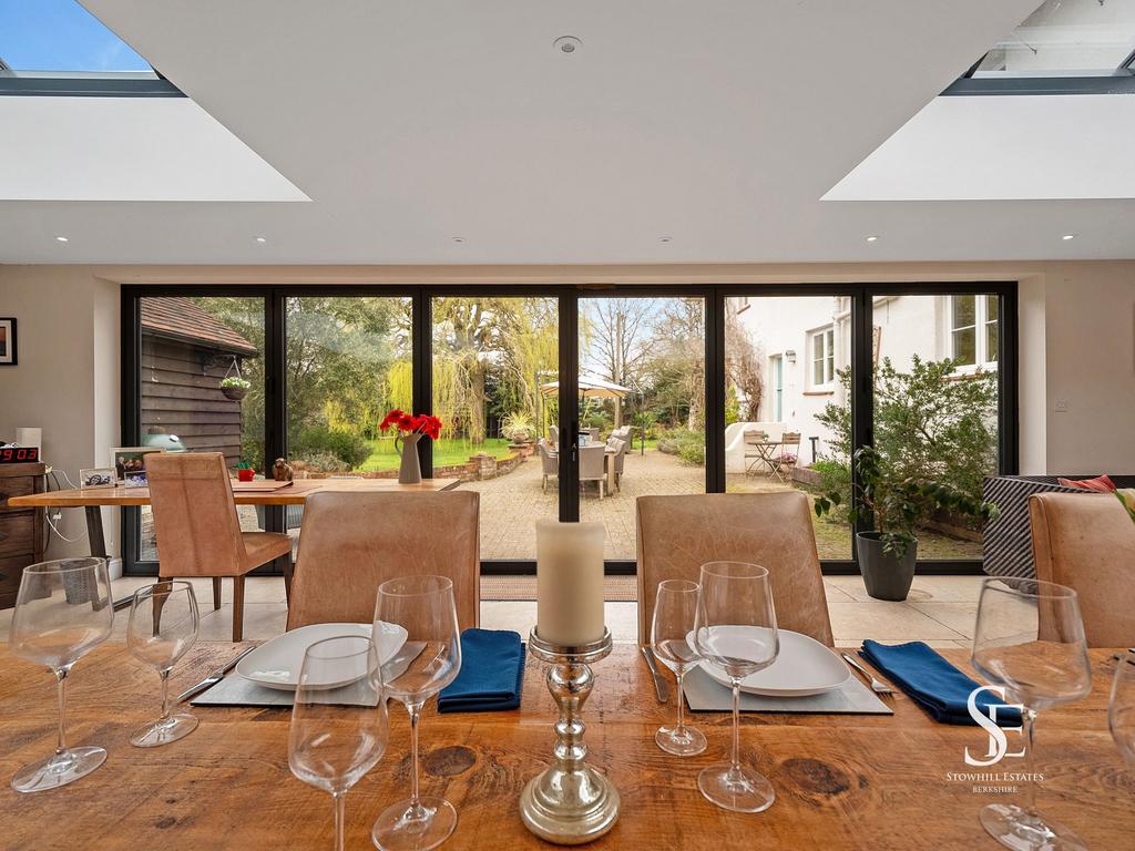 Entertainment Room to Garden