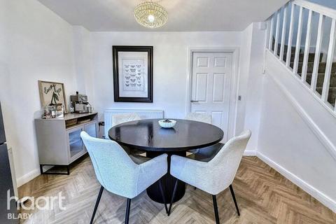 3 bedroom end of terrace house for sale, Wells Close, Leicester