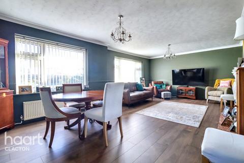 3 bedroom detached house for sale, Richmond Drive, Clacton-On-Sea