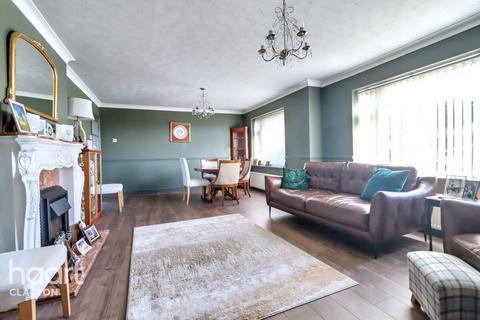 3 bedroom detached house for sale, Richmond Drive, Clacton-On-Sea