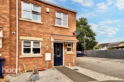 3 bedroom end of terrace house for sale, Fenmen Place, Wisbech