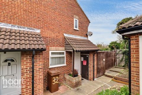 Charlotte Close, Chatham
