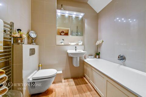 3 bedroom apartment for sale, Brook Avenue, Ascot