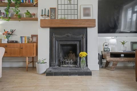 3 bedroom semi-detached house for sale, School Hill, Newnham NN11