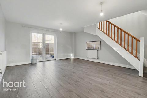 3 bedroom terraced house for sale, Liswerry Road, Newport