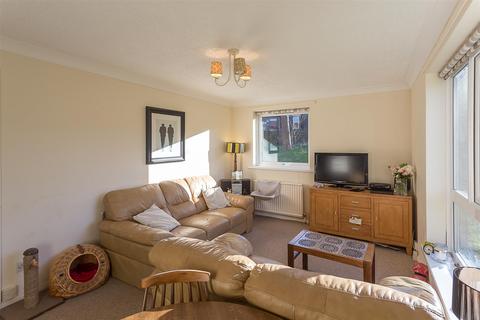 2 bedroom flat to rent, Oakwood, Greystoke Gardens, Newcastle upon Tyne
