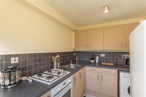 2 bedroom flat to rent, Oakwood, Greystoke Gardens, Newcastle upon Tyne