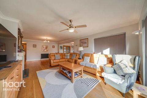 4 bedroom bungalow for sale, Clockhouse Way, Braintree